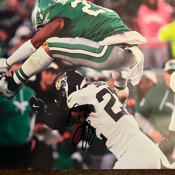 Saquon Barkley Autographed Photo Philadelphia Eagles 8.5x11 - Picture 2 of 2